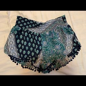 Printed high waisted shorts.